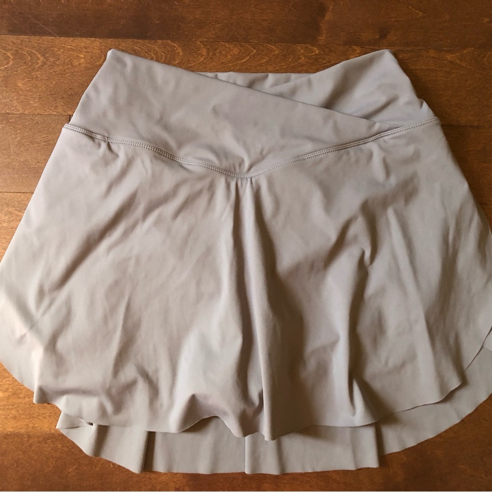 Halara skirt with built in shorts (size XL, 12-16)